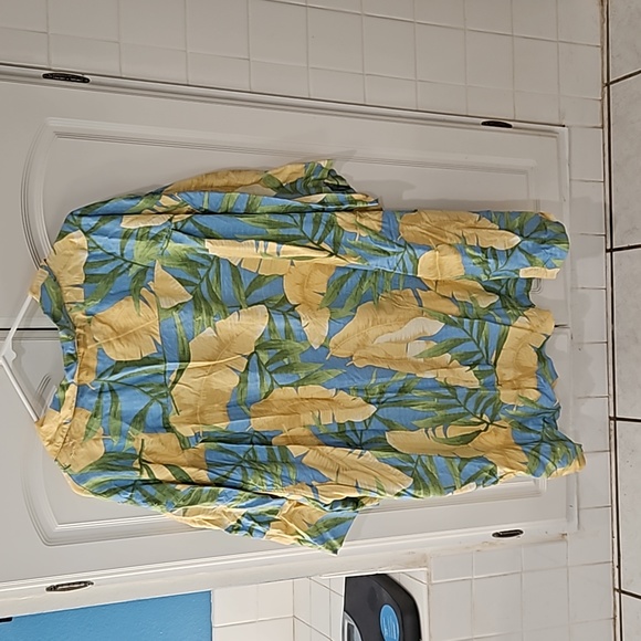 NWT Men's Hawaiian Shirt - Picture 3 of 4